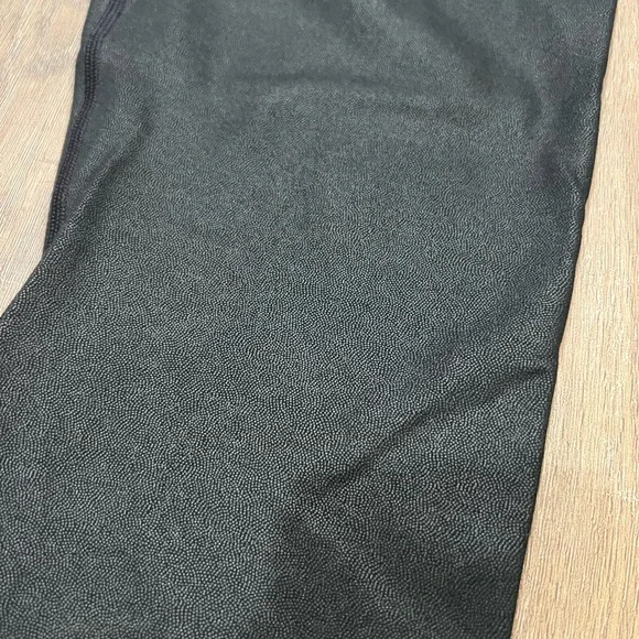 Fabletics High-Waisted Iridescent Luxe Leggings Size Large (Black) - Picture 2 of 11